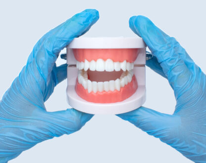 How to Fix a Cracked Denture Plate?
