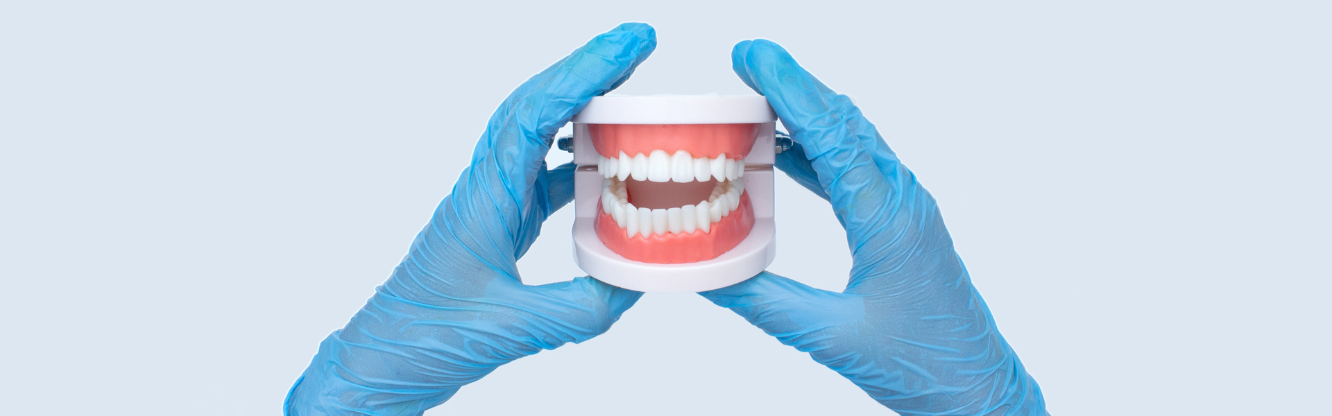 How to Fix a Cracked Denture Plate?